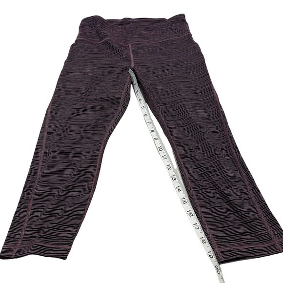 Athleta Ultimate Linear Lines Capri Black Volcanic Violet Size Small - Picture 7 of 10